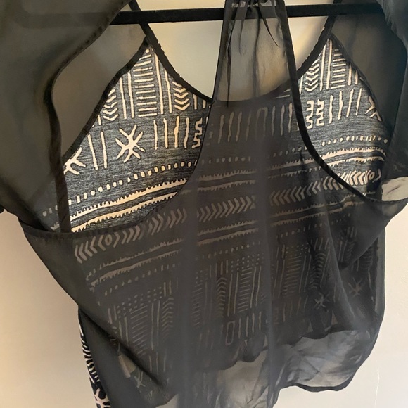 Aztec Patterned Cropped Shirt with Mesh Back - Picture 4 of 6